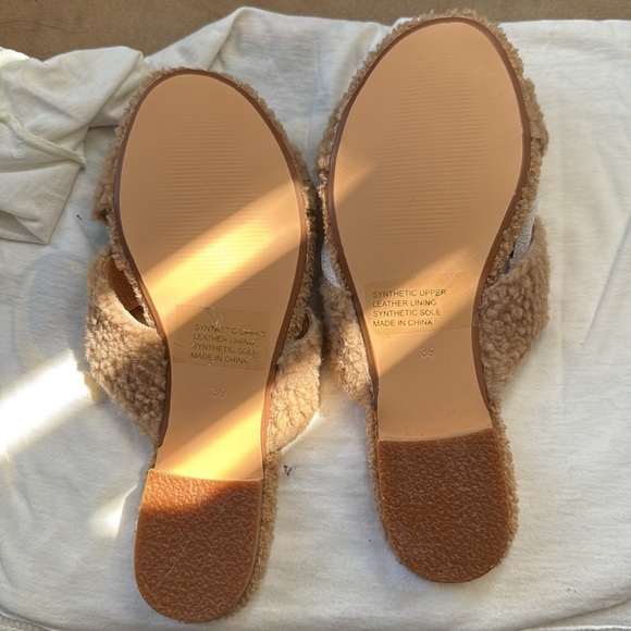 NWOT Anthropologie Women's Tan Fuzzy Slippers - Picture 3 of 3